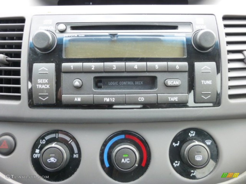 2002 Toyota Camry LE Audio System Photos