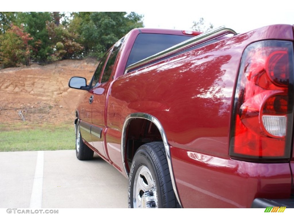 2005 Silverado 1500 LS Extended Cab - Sport Red Metallic / Medium Gray photo #10