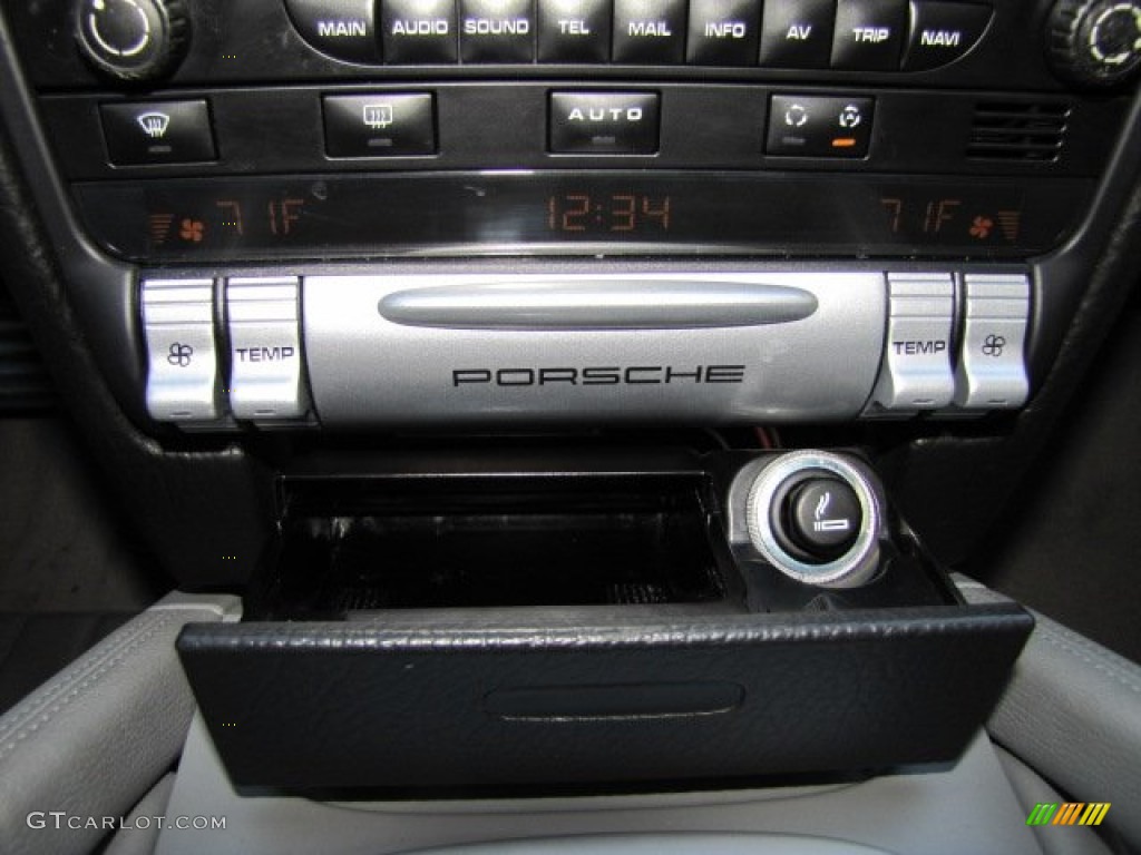 2006 Porsche Cayenne S Titanium Controls Photo #77036391