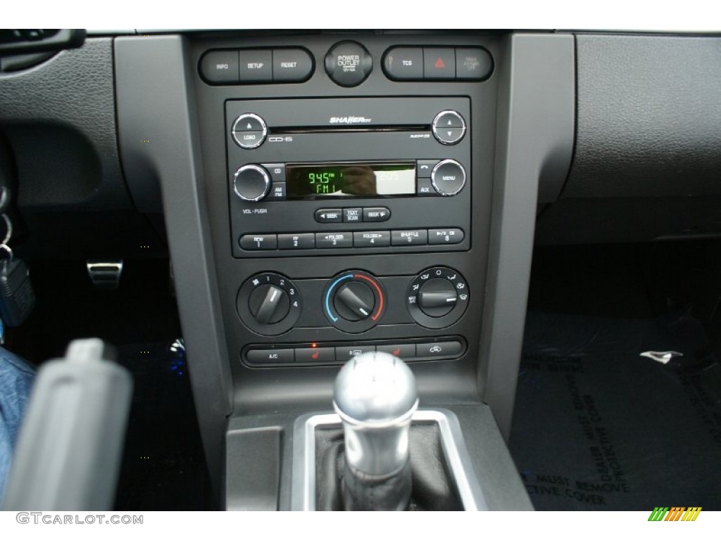 2009 Ford Mustang GT Premium Coupe Controls Photo #77037048