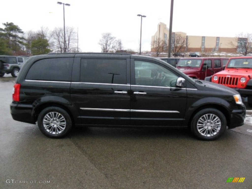 2013 Town & Country Touring - L - Brilliant Black Crystal Pearl / Dark Frost Beige/Medium Frost Beige photo #5