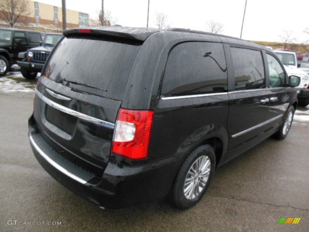 2013 Town & Country Touring - L - Brilliant Black Crystal Pearl / Dark Frost Beige/Medium Frost Beige photo #6