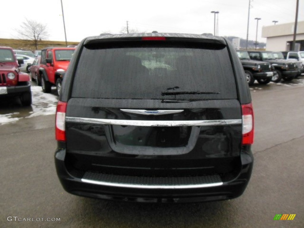2013 Town & Country Touring - L - Brilliant Black Crystal Pearl / Dark Frost Beige/Medium Frost Beige photo #7