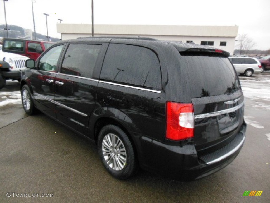 2013 Town & Country Touring - L - Brilliant Black Crystal Pearl / Dark Frost Beige/Medium Frost Beige photo #8
