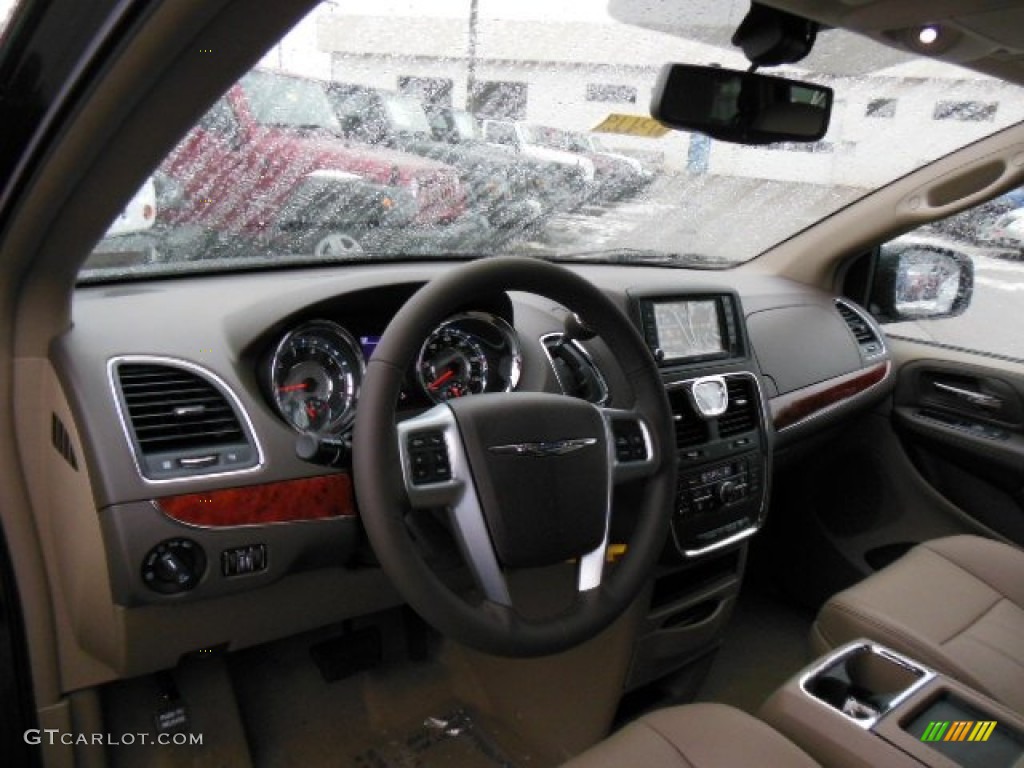 2013 Town & Country Touring - L - Brilliant Black Crystal Pearl / Dark Frost Beige/Medium Frost Beige photo #10