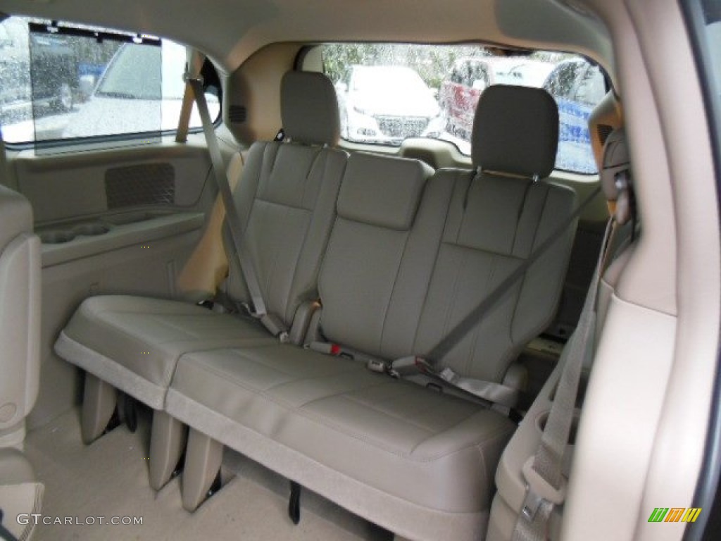 2013 Town & Country Touring - L - Brilliant Black Crystal Pearl / Dark Frost Beige/Medium Frost Beige photo #14