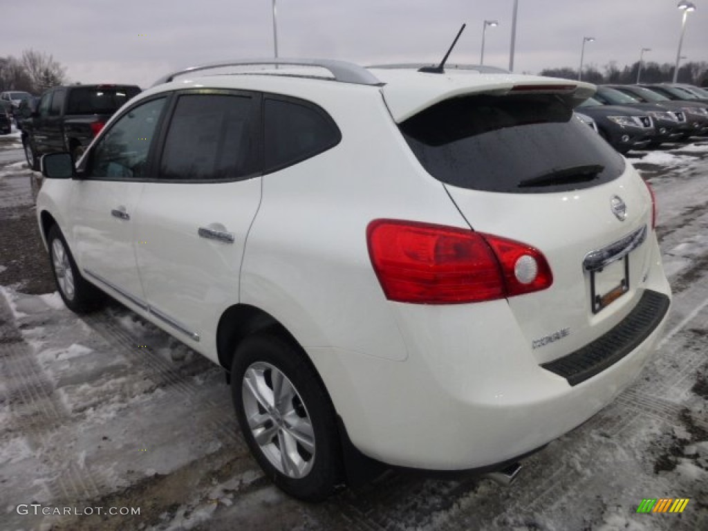 2013 Rogue SV AWD - Pearl White / Black photo #5