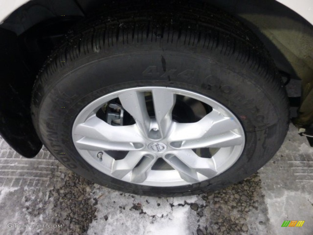 2013 Nissan Rogue SV AWD Wheel Photos