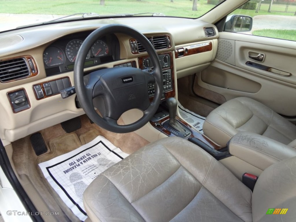 Tan Interior 1998 Volvo S70 GLT Photo #77045038