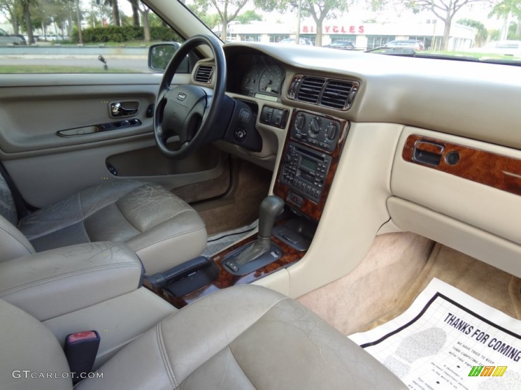 1998 Volvo S70 GLT Tan Dashboard Photo #77045153