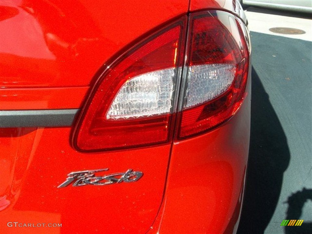 2013 Fiesta SE Sedan - Race Red / Charcoal Black photo #6