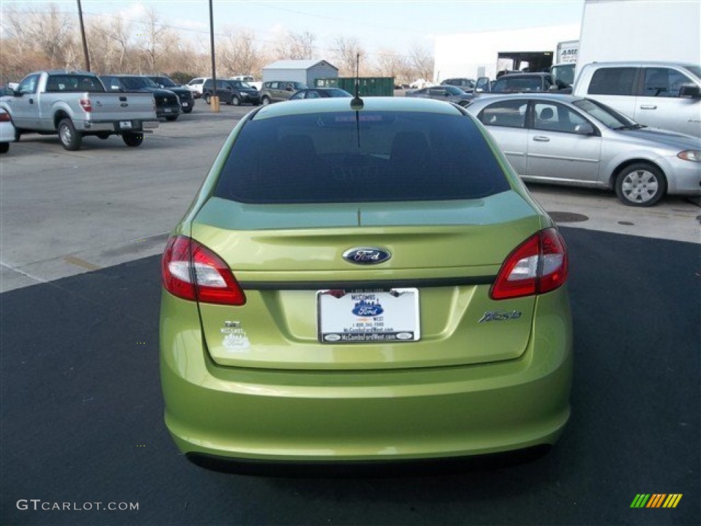 2013 Fiesta SE Sedan - Lime Squeeze / Charcoal Black photo #5
