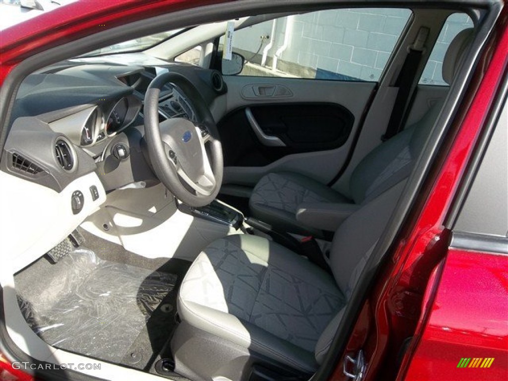 2013 Fiesta SE Sedan - Ruby Red / Charcoal Black/Light Stone photo #18