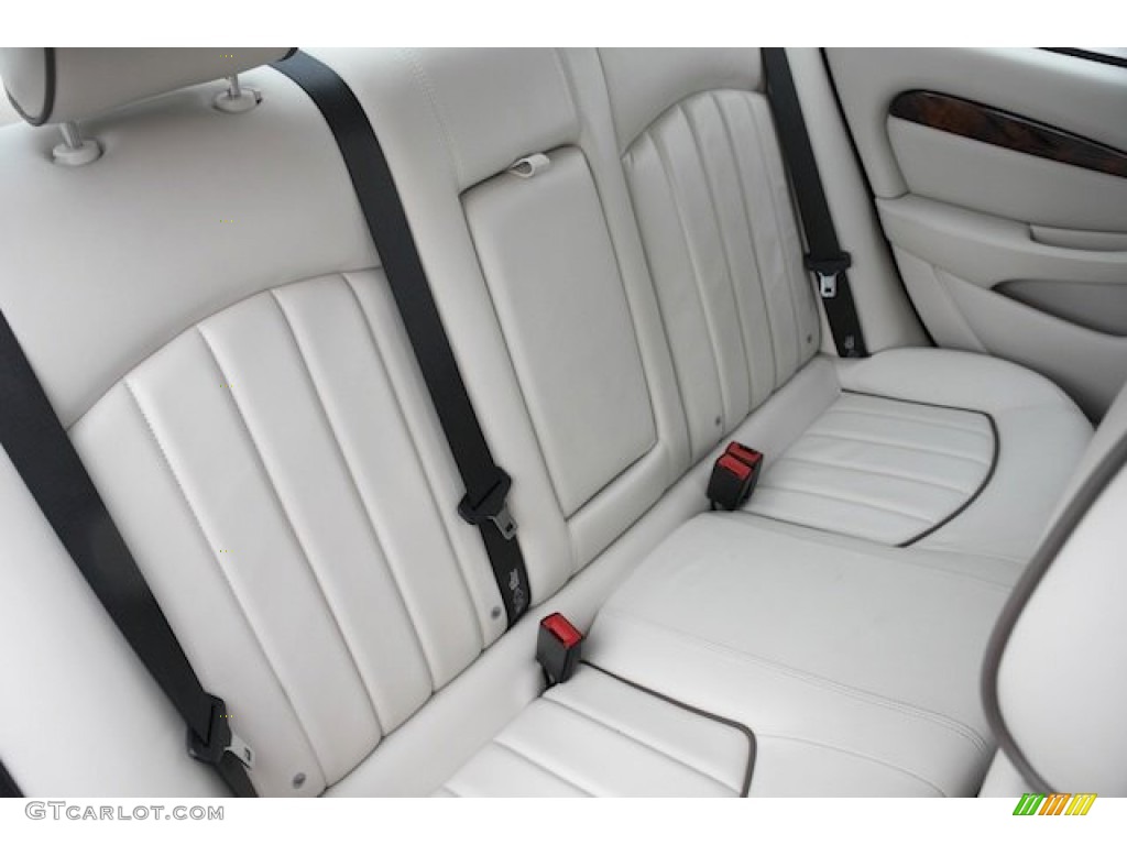 2005 Jaguar X-Type 3.0 Rear Seat Photos