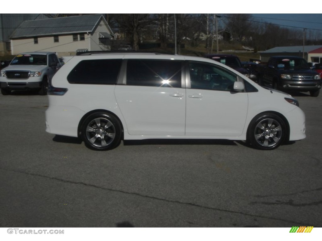 2011 Sienna SE - Super White / Dark Charcoal photo #2