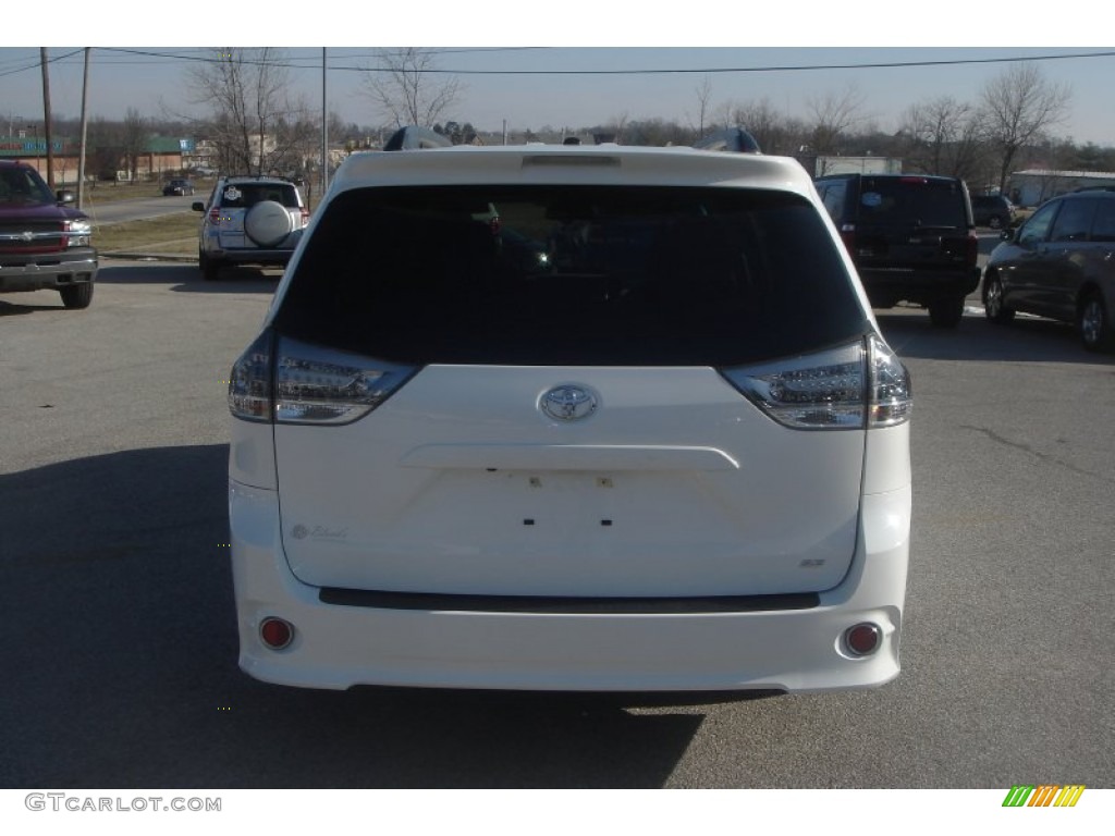 2011 Sienna SE - Super White / Dark Charcoal photo #4