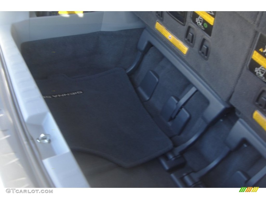 2011 Sienna SE - Super White / Dark Charcoal photo #7