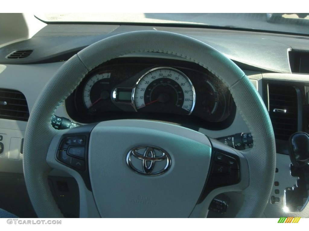 2011 Sienna SE - Super White / Dark Charcoal photo #25