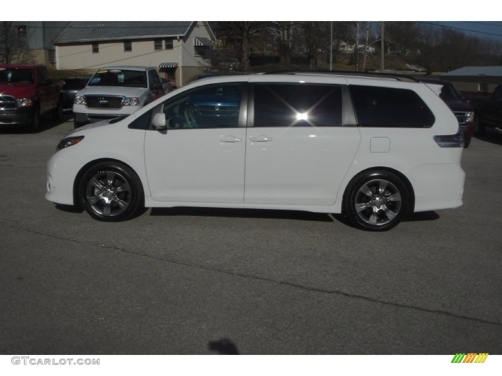 2011 Sienna SE - Super White / Dark Charcoal photo #43