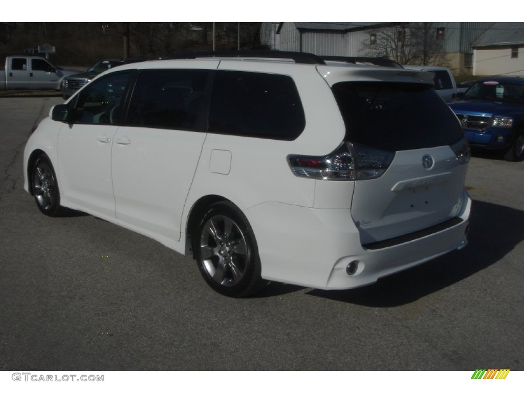 2011 Sienna SE - Super White / Dark Charcoal photo #44