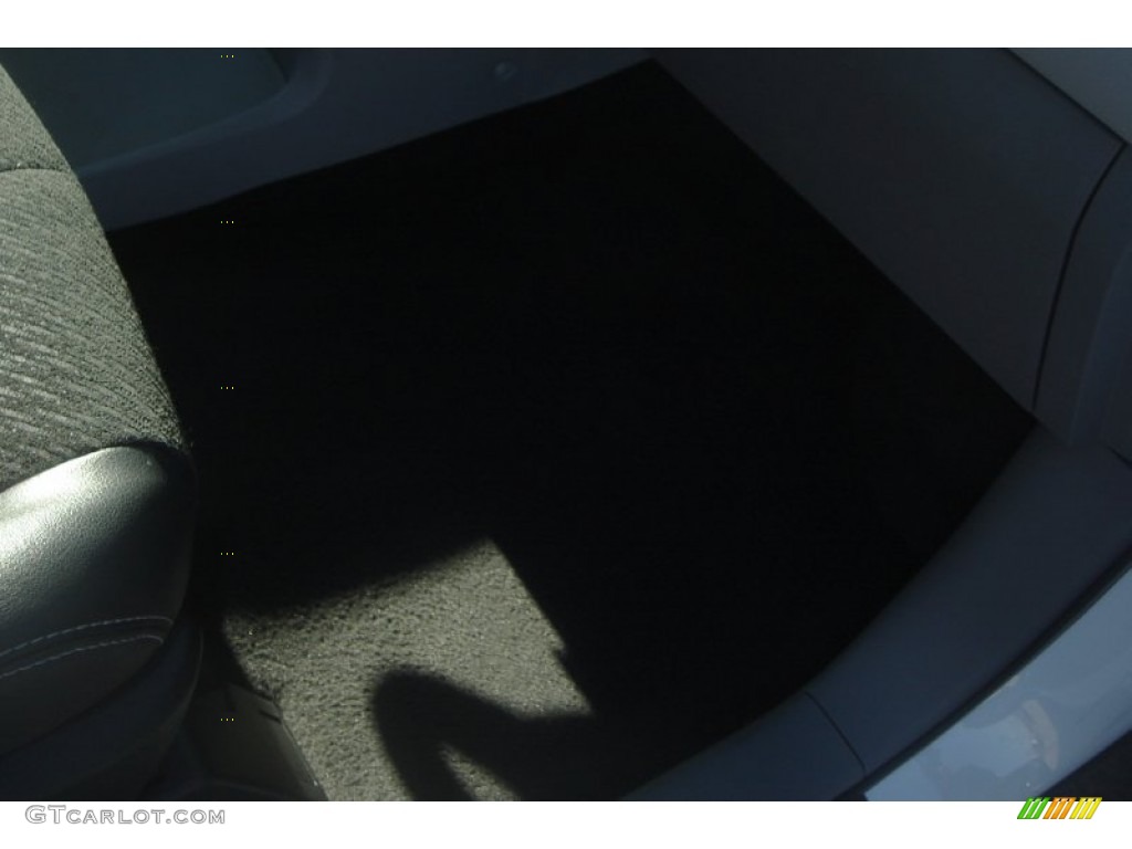 2011 Sienna SE - Super White / Dark Charcoal photo #57