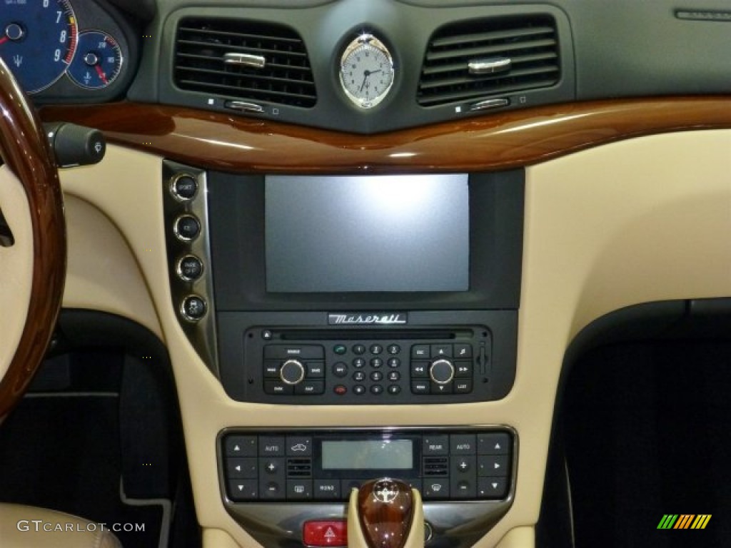 2013 Maserati GranTurismo Convertible GranCabrio Controls Photo #77055202