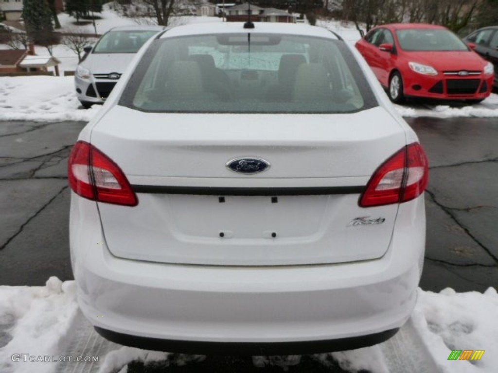 2013 Fiesta S Sedan - Oxford White / Charcoal Black/Light Stone photo #3