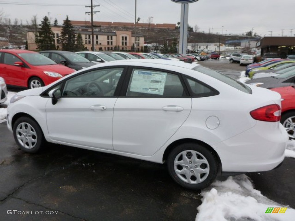 2013 Fiesta S Sedan - Oxford White / Charcoal Black/Light Stone photo #4