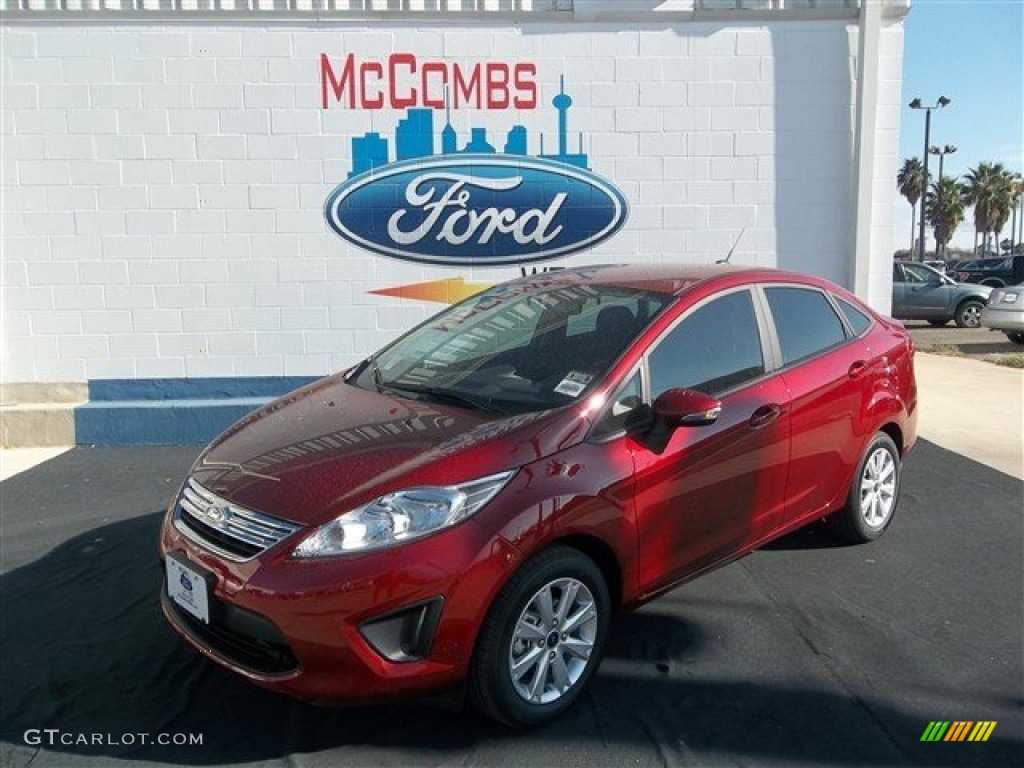 2013 Fiesta SE Sedan - Ruby Red / Charcoal Black photo #2