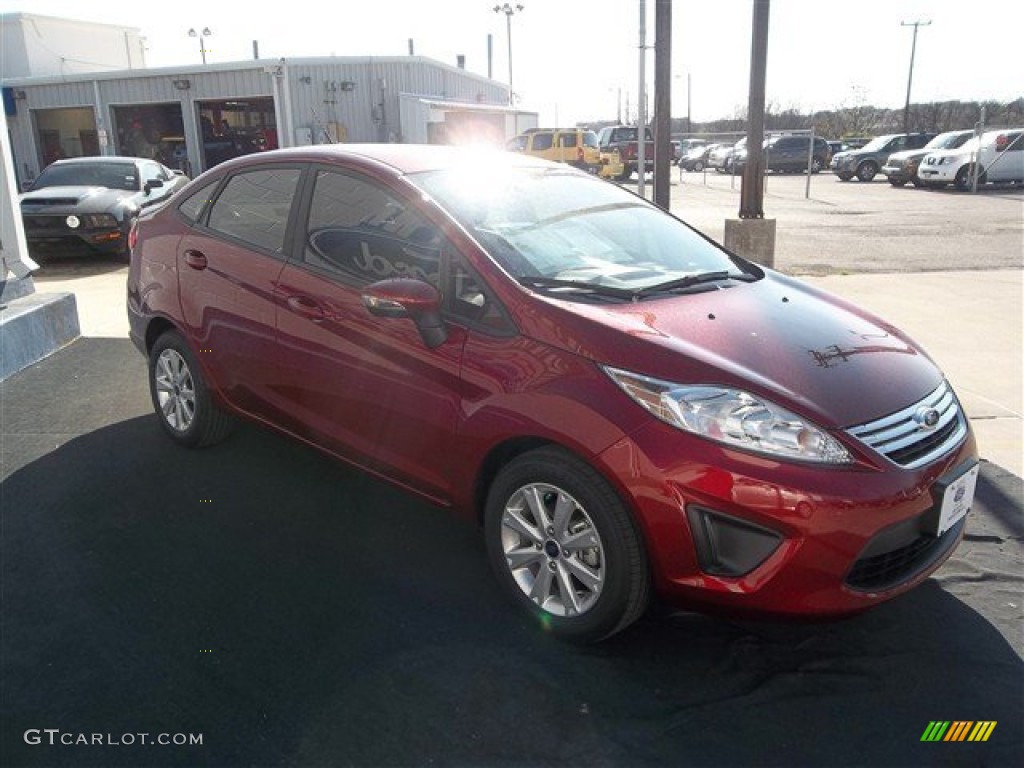 2013 Fiesta SE Sedan - Ruby Red / Charcoal Black photo #10