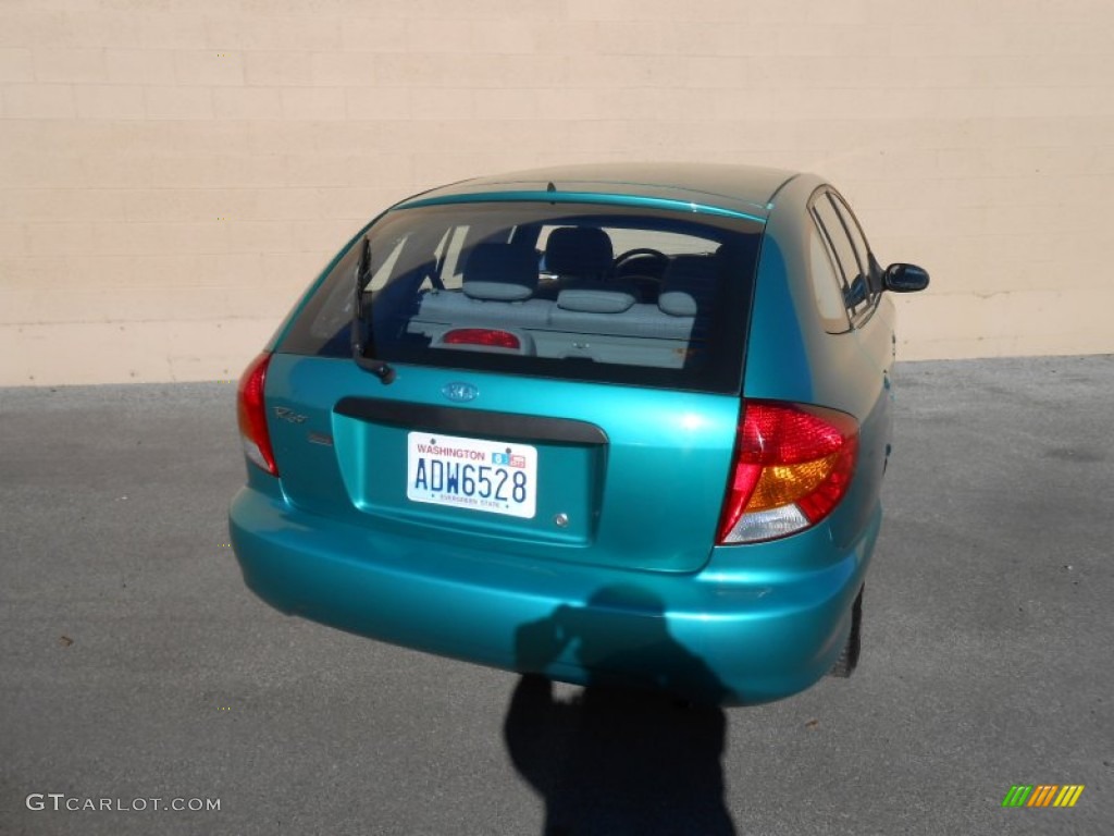 2002 Rio Cinco Hatchback - Emerald Green / Beige photo #13