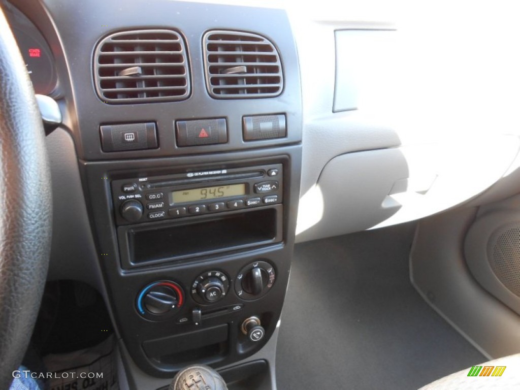 2002 Rio Cinco Hatchback - Emerald Green / Beige photo #20