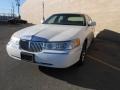 2001 Vibrant White Lincoln Town Car Signature  photo #15