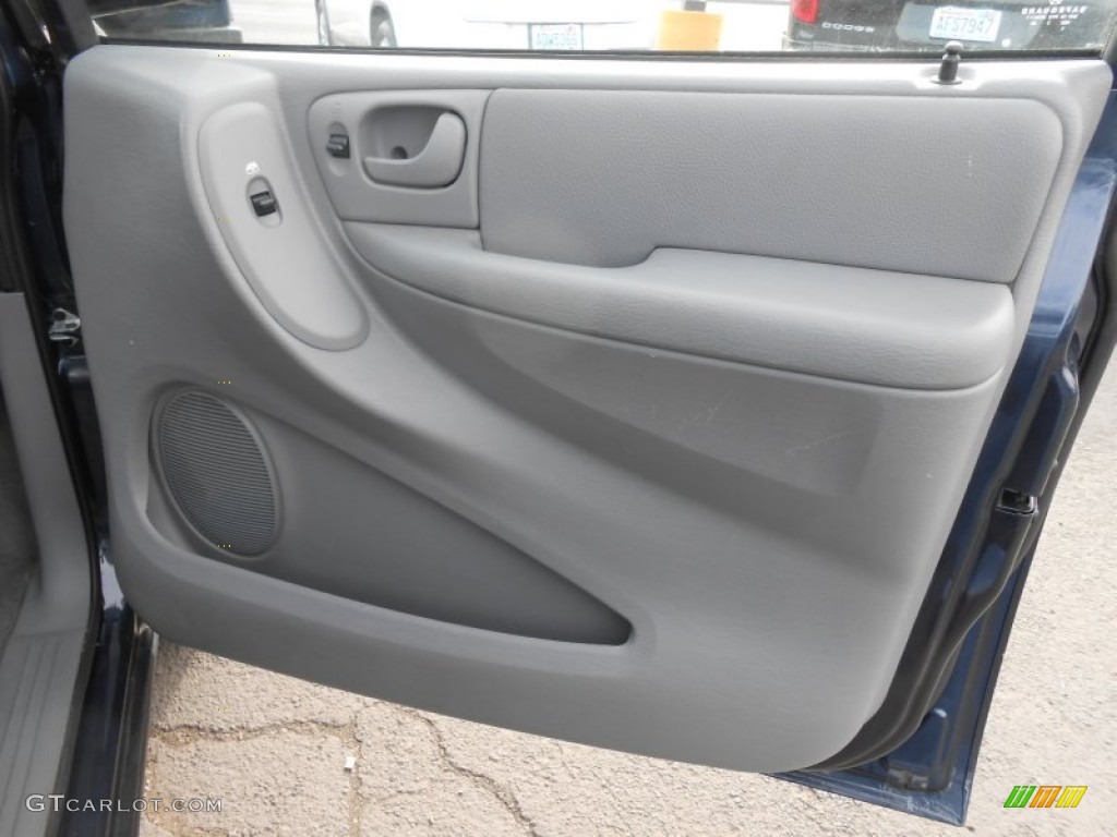 2007 Chrysler Town & Country LX Medium Slate Gray Door Panel Photo #77071689