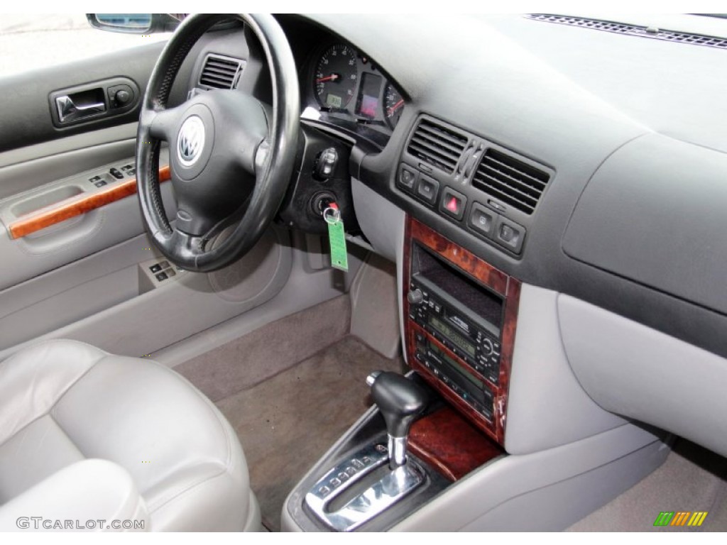2000 Volkswagen Jetta GLX VR6 Sedan Gray Dashboard Photo #77072298