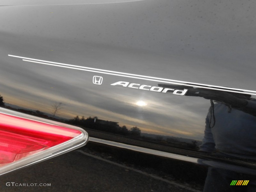 2011 Honda Accord EX Sedan Marks and Logos Photos