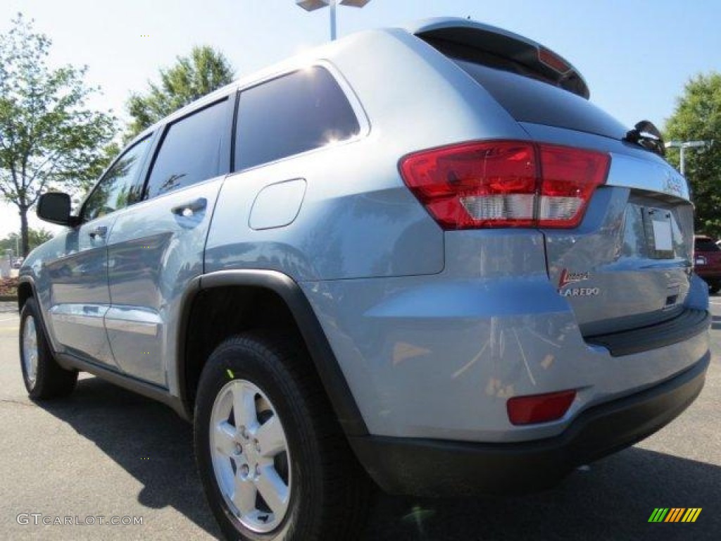 2013 Grand Cherokee Laredo - Winter Chill Pearl / Dark Graystone/Medium Graystone photo #2