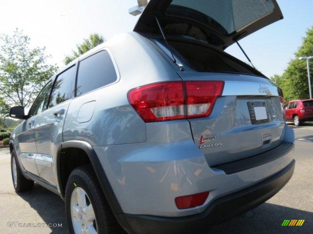 2013 Grand Cherokee Laredo - Winter Chill Pearl / Dark Graystone/Medium Graystone photo #8