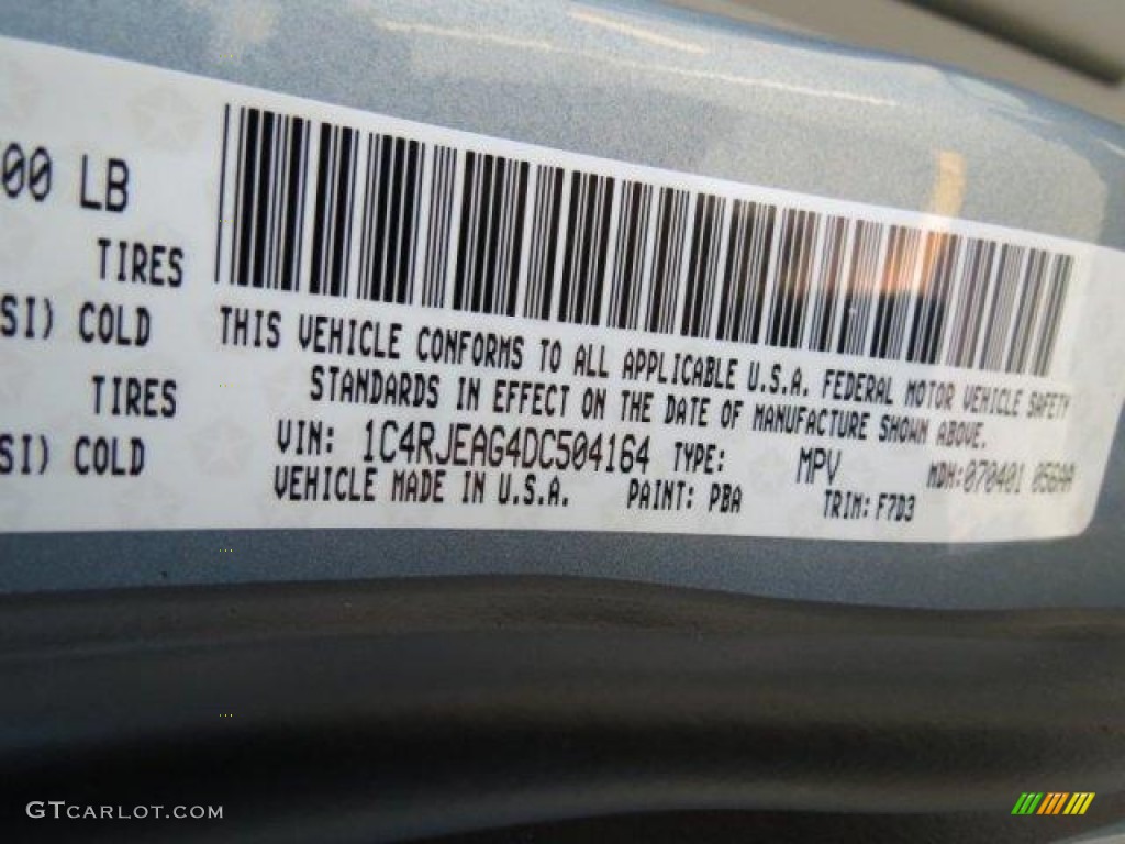 2013 Grand Cherokee Laredo - Winter Chill Pearl / Dark Graystone/Medium Graystone photo #13