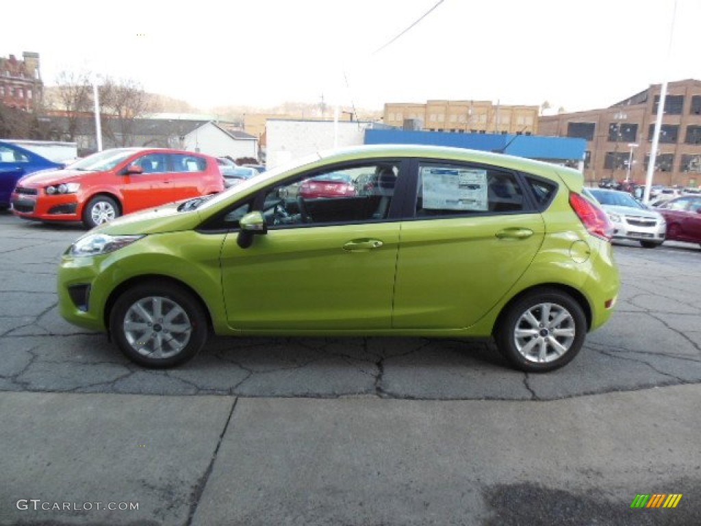 2013 Fiesta SE Hatchback - Lime Squeeze / Charcoal Black photo #5