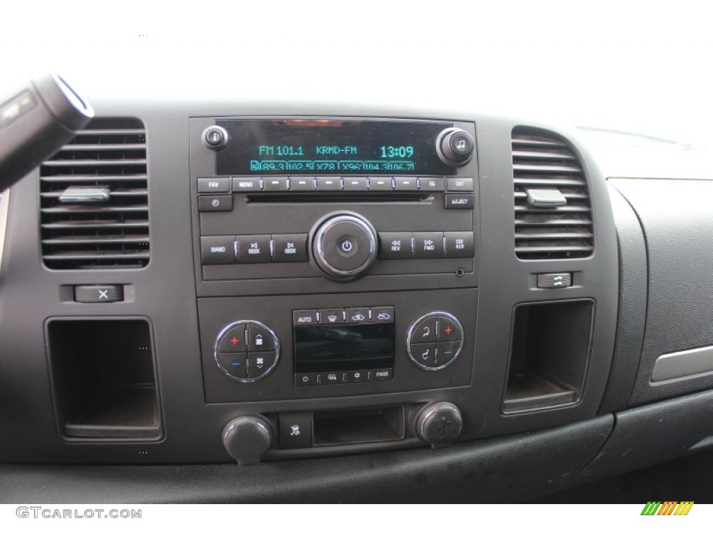 2011 GMC Sierra 1500 SLE Crew Cab Controls Photo #77079649