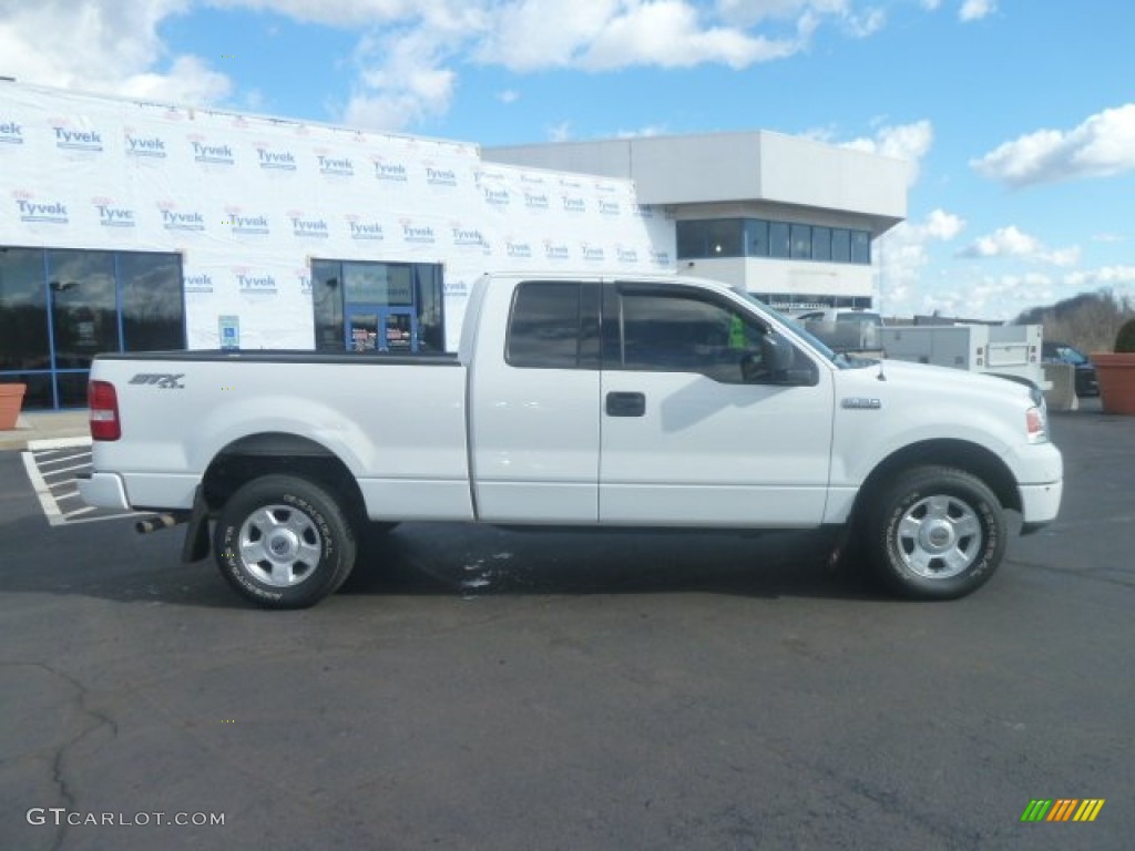2004 F150 STX SuperCab 4x4 - Oxford White / Medium/Dark Flint photo #2