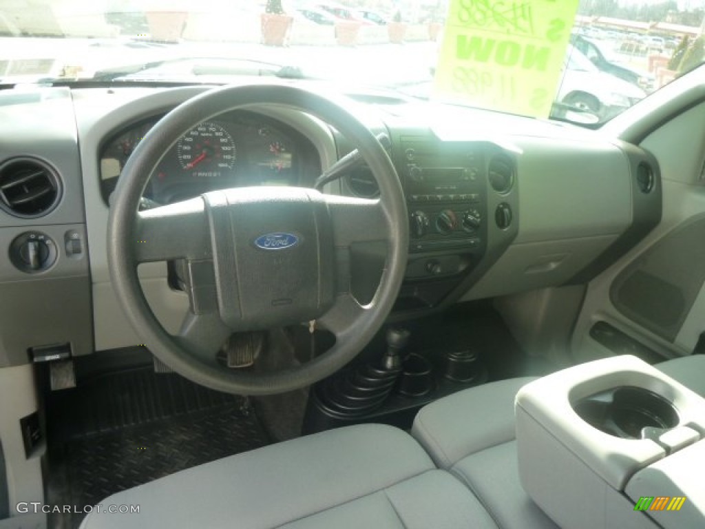 2004 F150 STX SuperCab 4x4 - Oxford White / Medium/Dark Flint photo #13