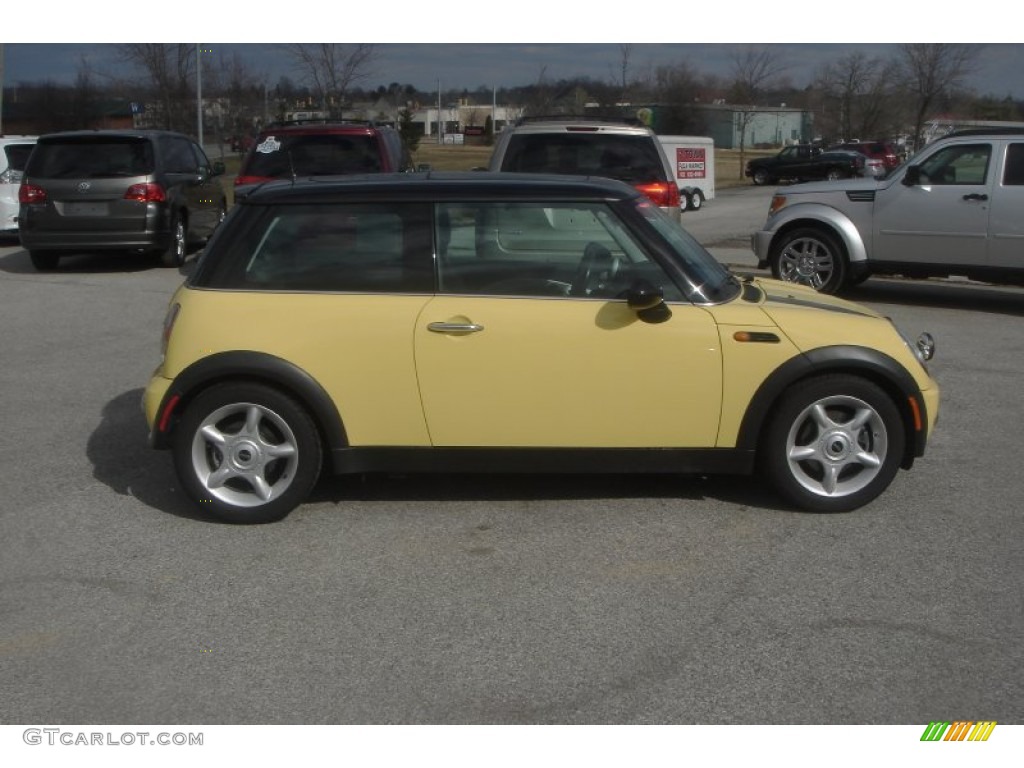 Liquid Yellow 2002 Mini Cooper Hardtop Exterior Photo #77086675