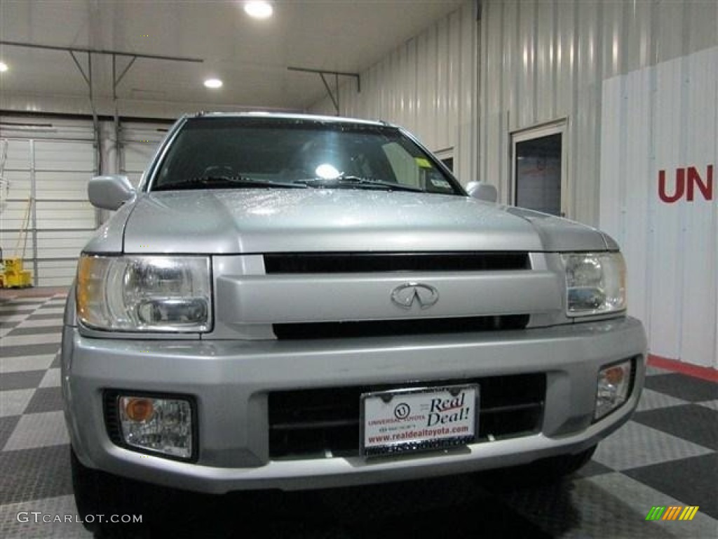 2002 QX4 4x4 - Brilliant Silver Metallic / Graphite photo #2