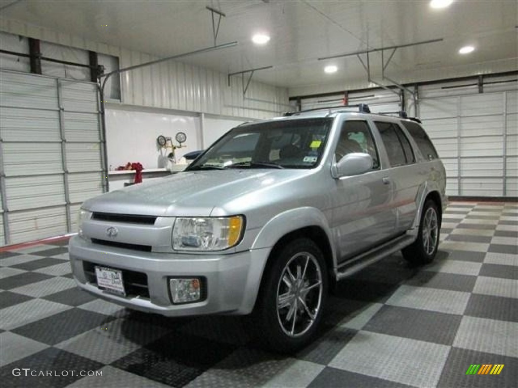 2002 QX4 4x4 - Brilliant Silver Metallic / Graphite photo #3