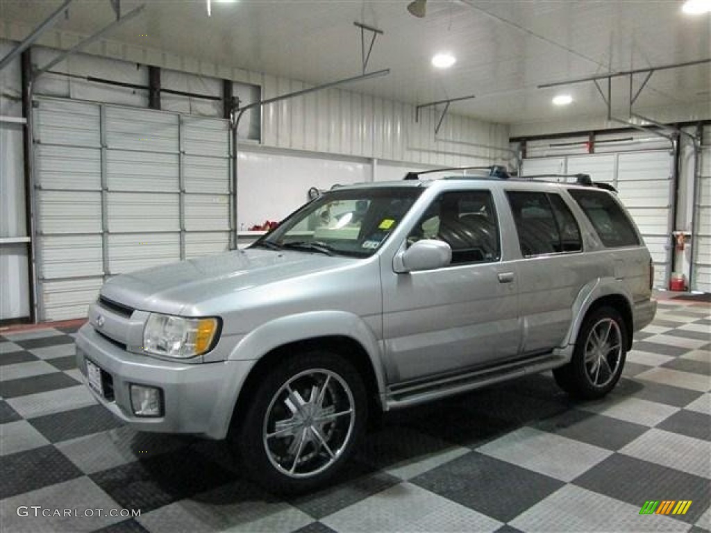 2002 QX4 4x4 - Brilliant Silver Metallic / Graphite photo #4