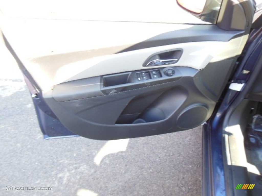 2013 Cruze LS - Atlantis Blue Metallic / Jet Black/Medium Titanium photo #12