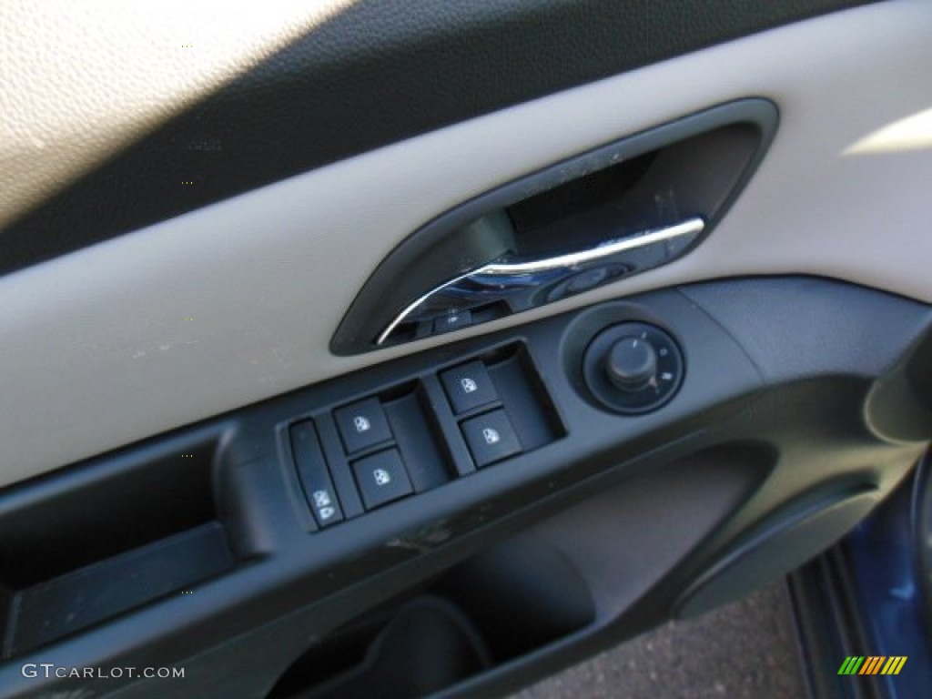 2013 Cruze LS - Atlantis Blue Metallic / Jet Black/Medium Titanium photo #15