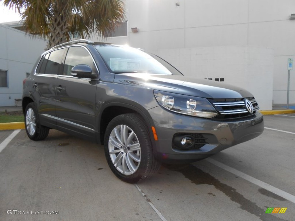 Pepper Gray Metallic 2013 Volkswagen Tiguan SE Exterior Photo #77091306